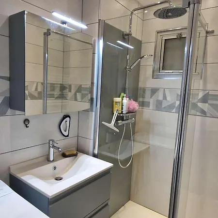 Apartment Le Lavandou, 3 Pieces, 4 Personnes - Fr-1-713-156